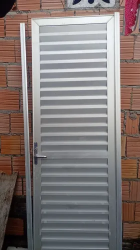 vende se esse portão de alumínio!