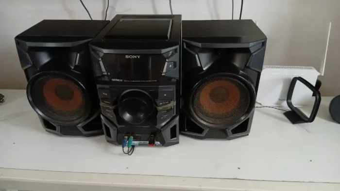 Vendo aparelho de som para retirada de peças