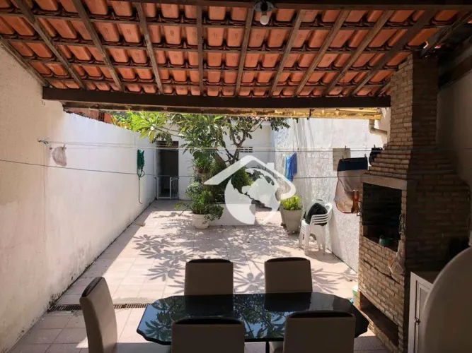 Casa 2 Pavimentos | 3 Quartos (2 Suítes) | Quintal + Churrasqueira | Bairro Santo Antônio