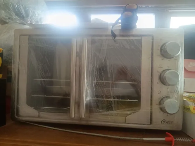 Forno elétrico Oster novo.