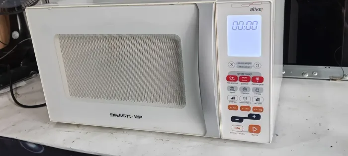 Vendo microondas com grill Brastemp 