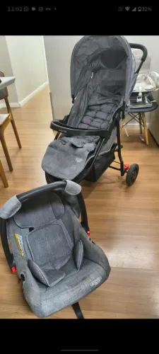 Carrinho e bebe conforto Cosco