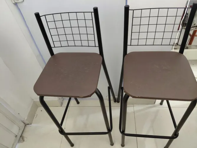 2 Banquetas 100,00 nas duas