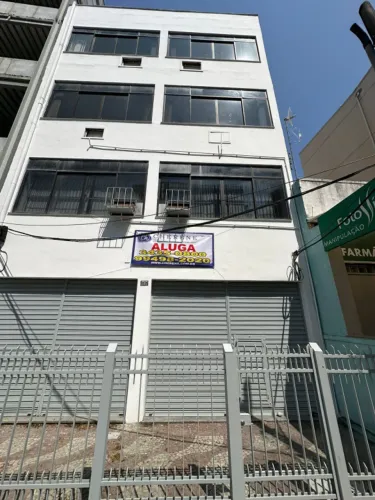 VENDO PRÉDIO COMERCIAL COM 550M², NA RUA PROFESSOR CLEMENTE FERREIRA. Junto ao calçadão de