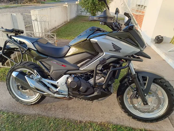 Sem nada pra fazer. Pegar e viajar.