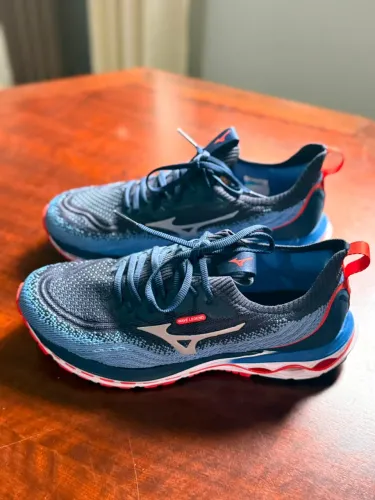Tênis mizuno wave legend