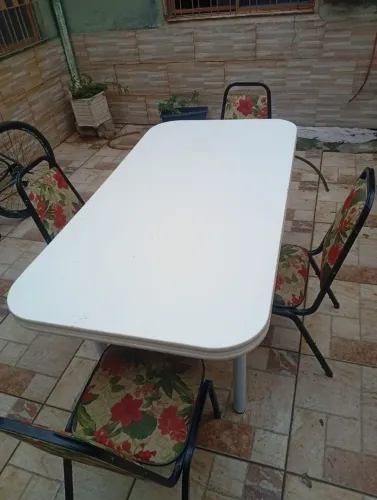 Mesa 4 cadeiras bom estádo