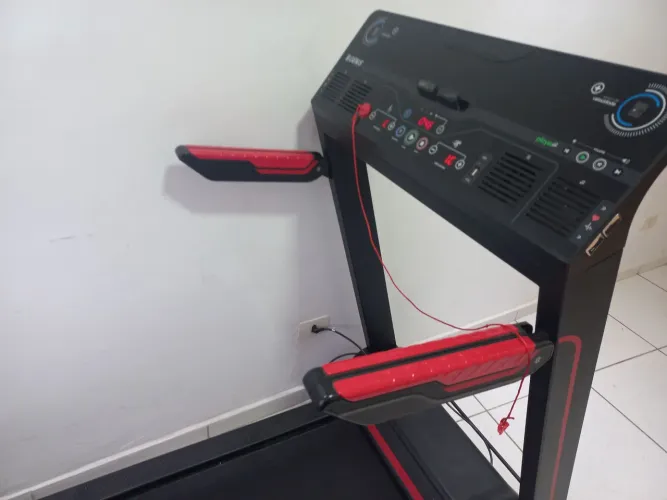 Esteira Ergométrica Genis Fitness GT 2000, na voltagem 220V