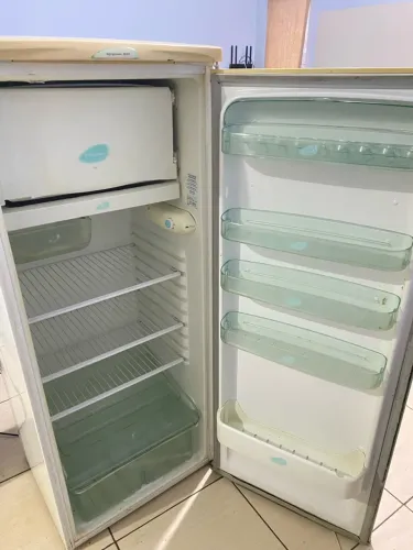 Vende-se Geladeira Electrolux R3 10