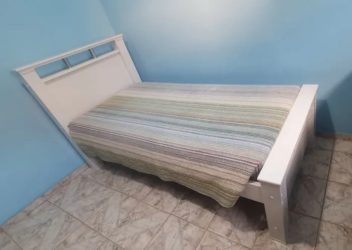 Cama solteiro em MDF  em excelente estado de conservação ( Colchão Não Incluso )
