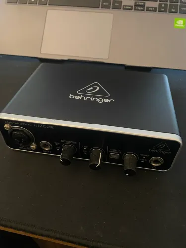 Interface de áudio behringer umc22