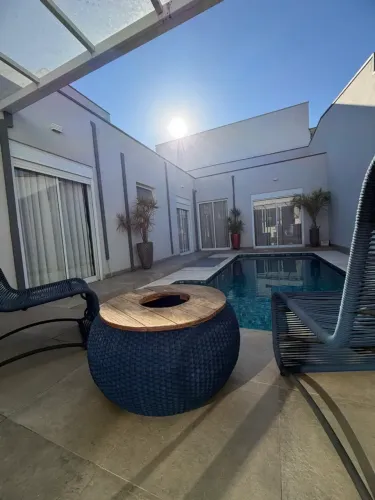 Casa a venda com 3 dormitórios sendo a suite com closet! Piscina Aquecida Jd Planalto Salt
