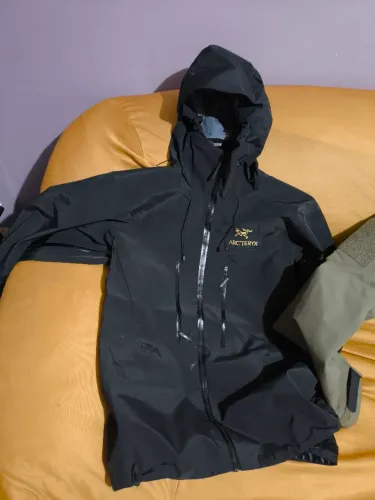 Arc'teryx Alpha SV/ LEAF
