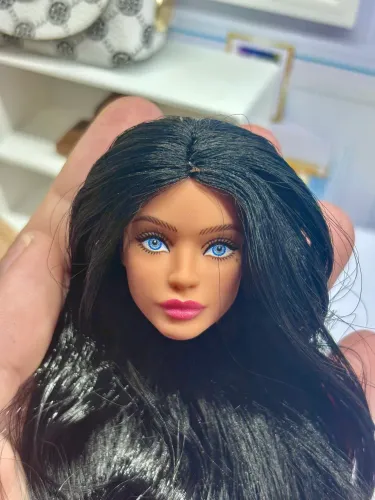 Cabeça Barbie Mia com reroot