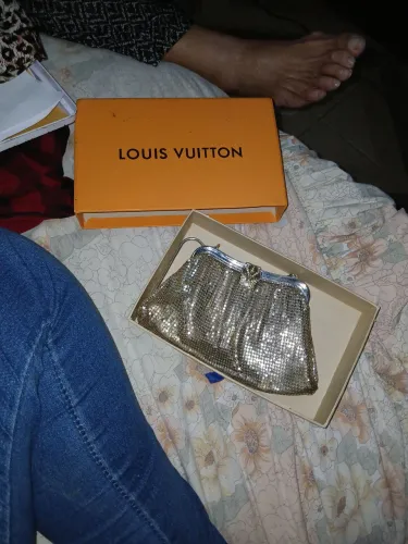 Estou vendedo uma bolsa da Louis vuitton mini 