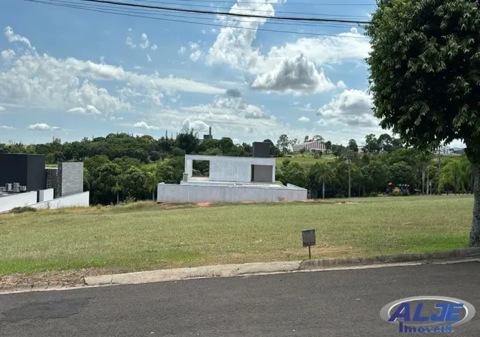 VENDE-SE Lote em condomínio NO PORTAL DOS NOBRES - MARÍLIA/SP