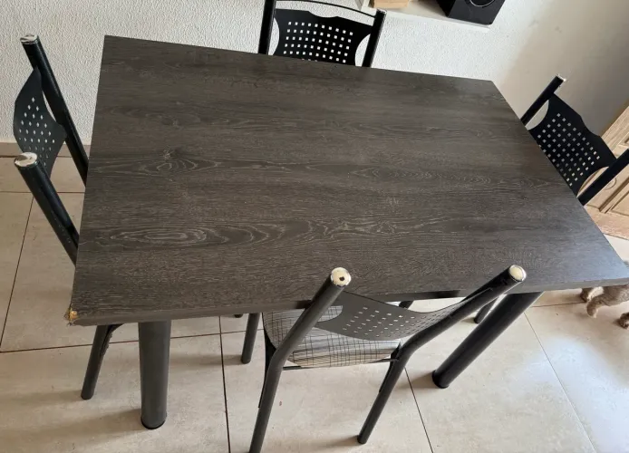 Vendo mesa 4 cadeiras