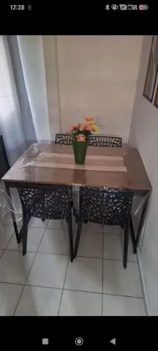 Mesa 4 lugares 6 meses de uso