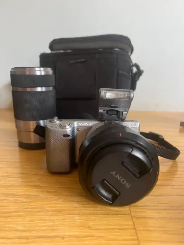 Sony NEX-5N + Lentes 18-55mm e 55-210mm + Flash + Bag - Mirrorless Full HD