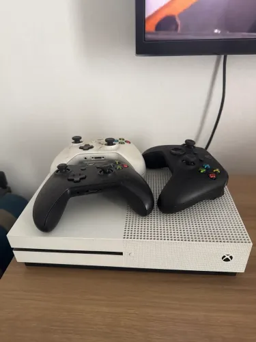 Xbox S 1TB com controles