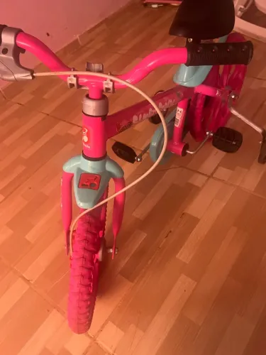 Bicicleta infantil de menina nova