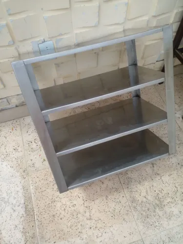 Estante de inox com 1.20 altura por 60 cm largura com 38 se profundidade. 