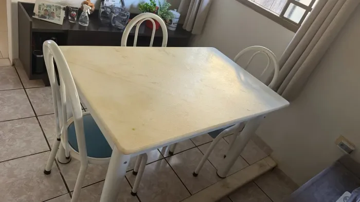 Mesa 4 cadeiras Branca Tampo Marmore