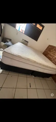 Cama king size (colchão + base) 