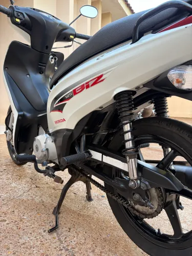 Vende-se Biz 2015 ou troco em carro do meu interesse (tenho volta)