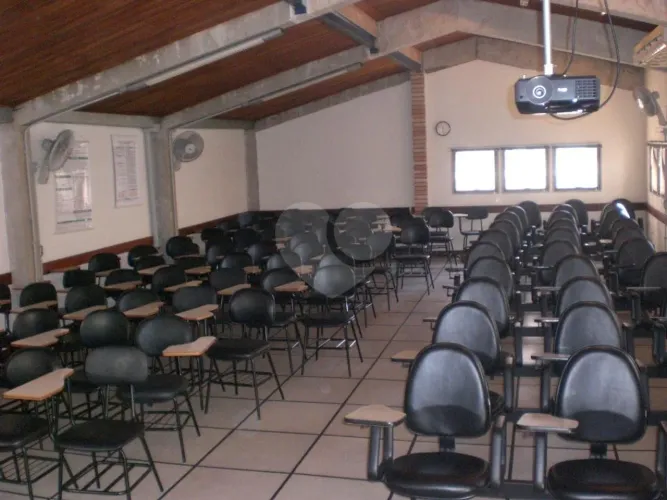 Prédio inteiro à venda em Perdizes - SP