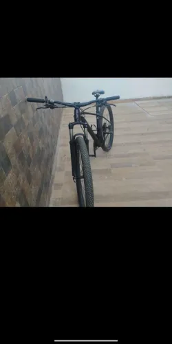 Bicicleta Specialized Rockhopper Aro 29 - Deore 9v / Suspensão a Ar