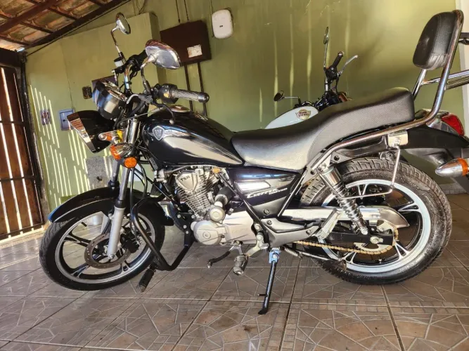 Vendo moto Suzuki modelo Chopper 