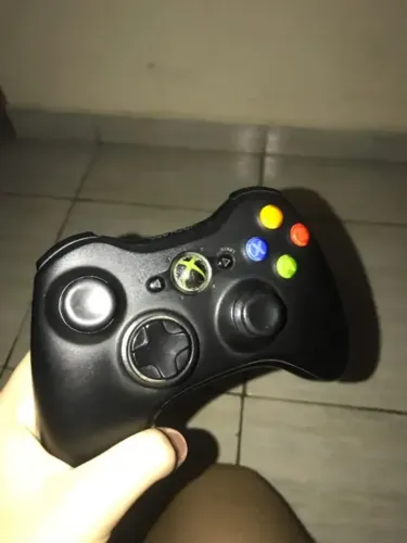Controle Xbox 360 Microsoft Semi novo sem fio, dou garantia
