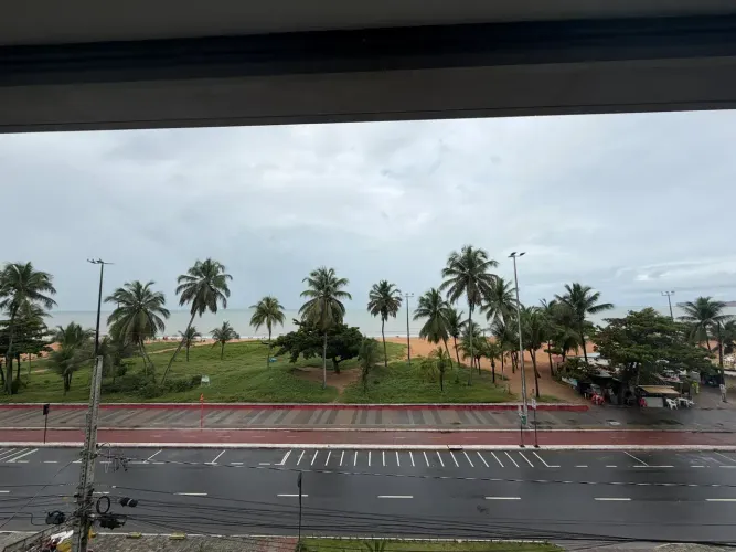 Apartamento novo frente mar na beira-mar do Cabo Branco com 03 suites e 137m2