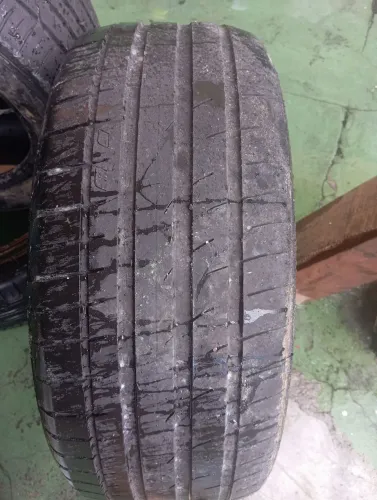 Vendo pneu aro 17, medida 215/50R17 91V