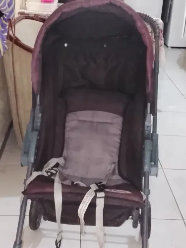 Vendo carrinho de bebê
