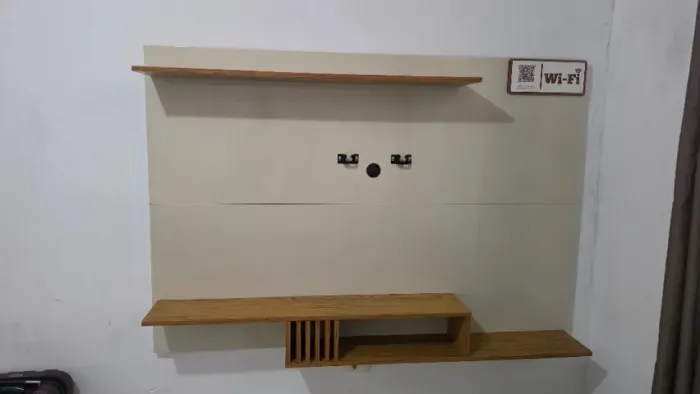 Painel para TV até 55" com nicho e 2 prateleiras