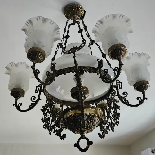 Lustre Clássico em Bronze com 6 Tulipas e Cúpula Central de Vidro