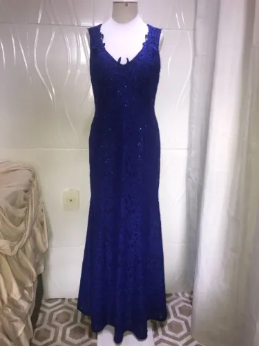 Vestido de Festa Longo Sereia com Detalhes em Renda e Paetês
