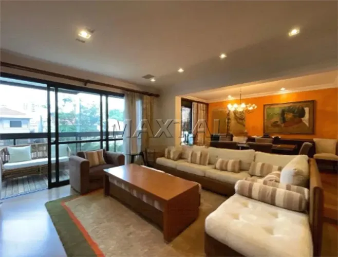 Apartamento à venda, de 206m², com 3 suítes e 3 vagas de garagem, em Santana.