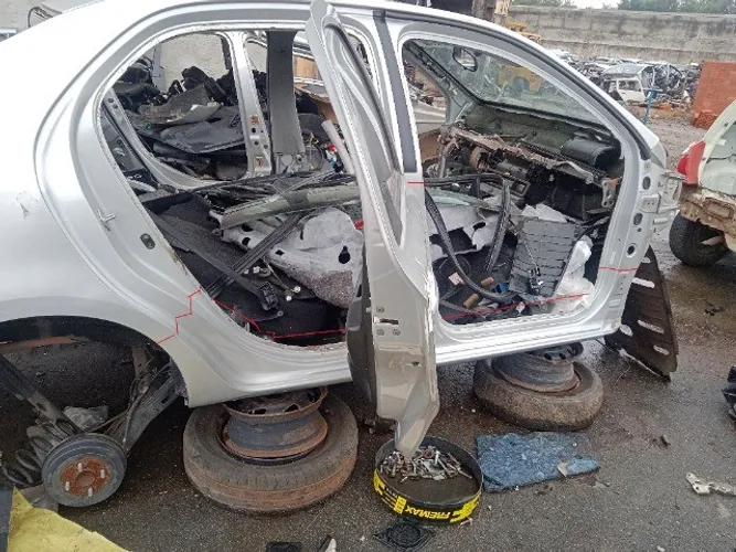 Caixa De Ar Lateral Direita Toyota Etios Sedan