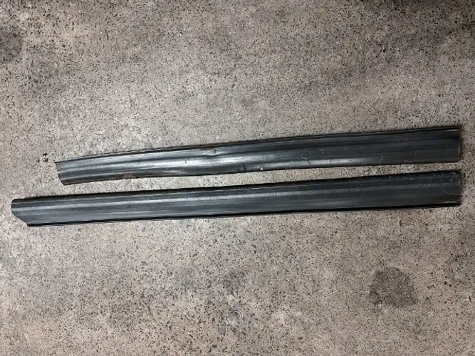 Par de soleiras originais do Volkswagen Santana 1991 a 1998