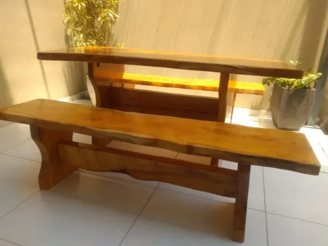 Mesas e Bancos de madeira