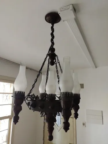 Lustre com cinco lâmpadas 