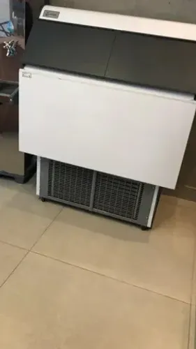Maquina de Gelo Cubo