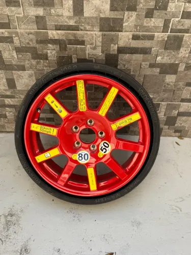 Roda estepe Porsche Macan 5x112 pneus  Vredestein 