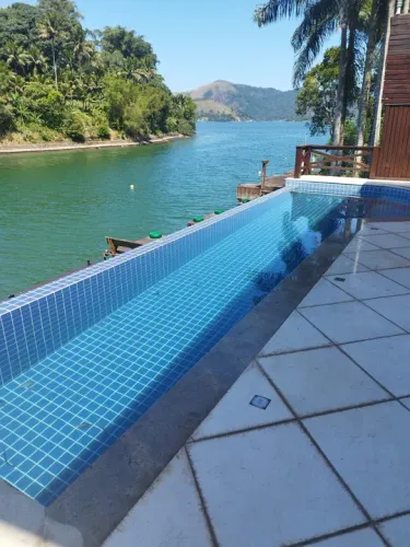 Casa de condomínio para venda tem 450 metros quadrados com 5 quartos em Centro - Angra dos