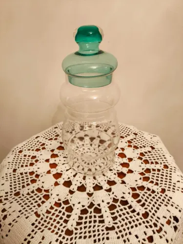 Pote de cristal com tampa verde