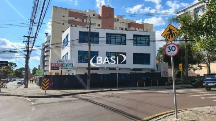 Prédio Comercial à Venda no Centro Cívico | Curitiba - Esquina Estratégica com 360 m² dist