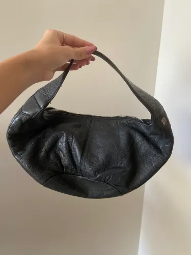 Bolsa em couro natural preta sueldos